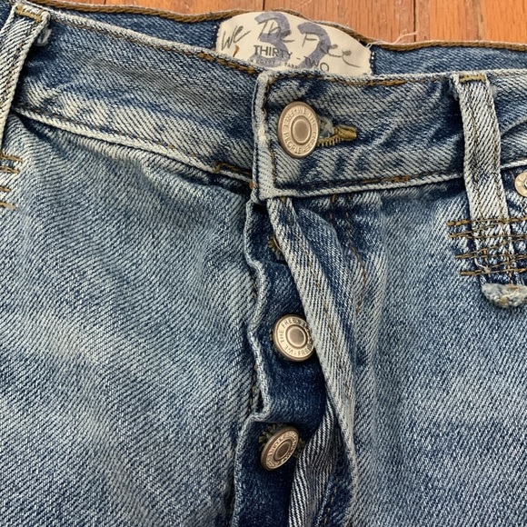 Women’s We The Free Distressed Light Denim Shorts Size 32 EUC - Picture 3 of 6